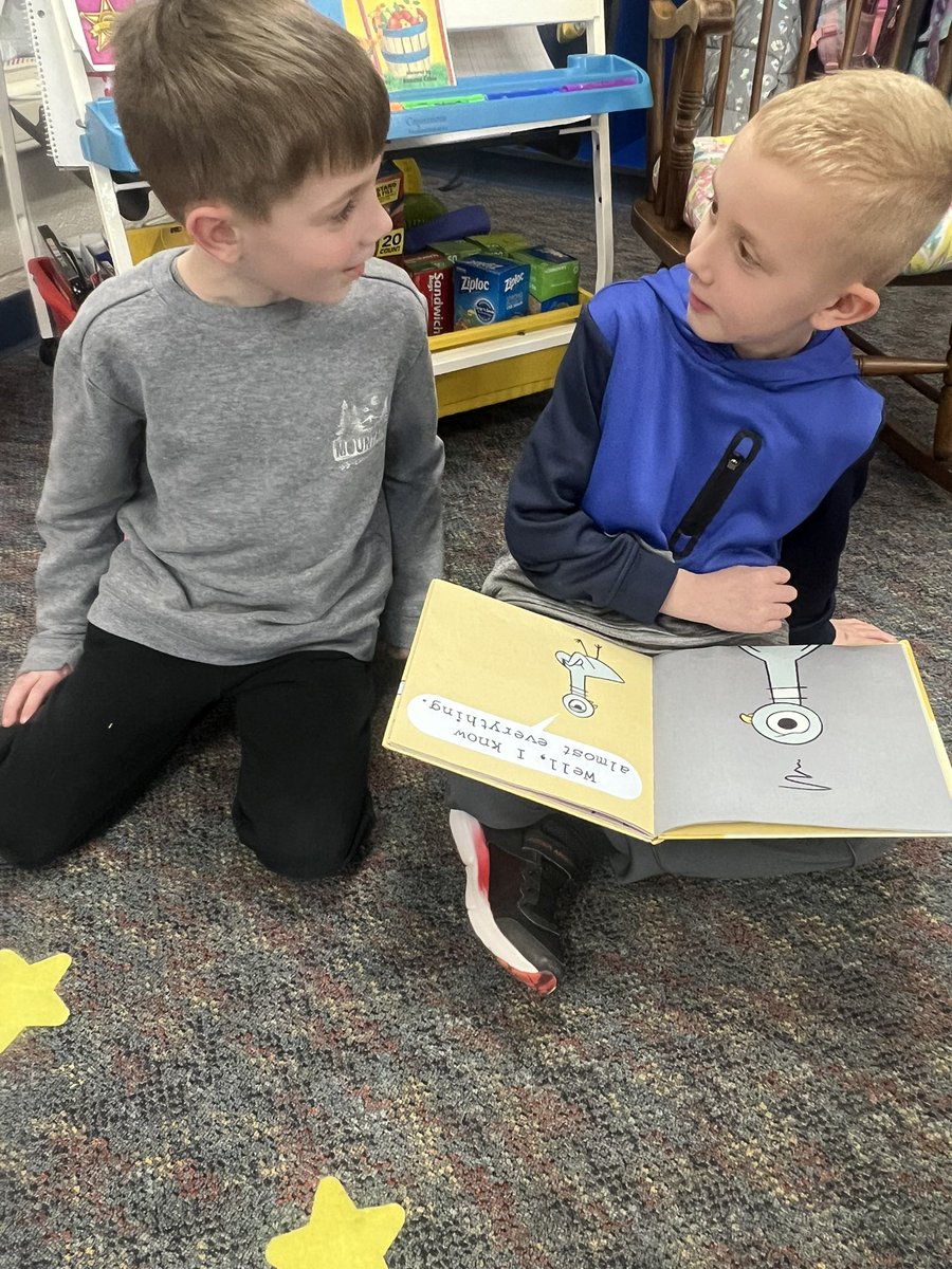 mathews_edvent's tweet image. SAFARI DAY!! 🐅🦁 #righttoreadweek Today we celebrated Right to Read week by visiting first grade for reading buddies &amp;amp; crafting! The students shared Mo Willems books and created a Pigeon craft! 💙