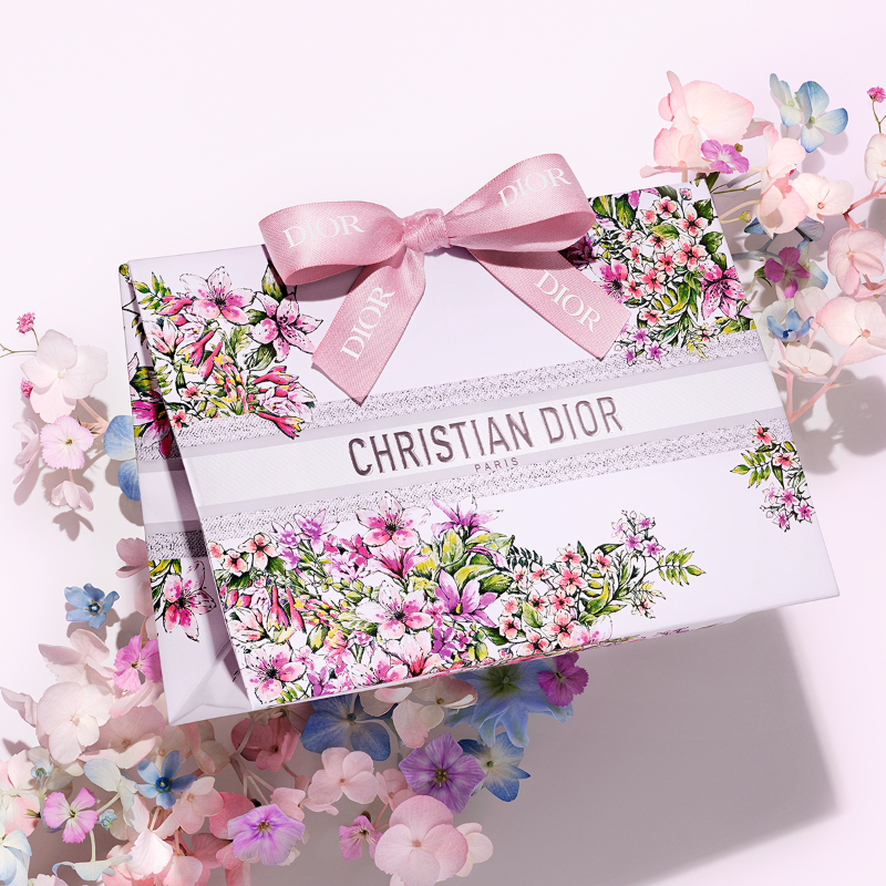 ホワイトデーのギフトをLINEで気軽に贈って】 ディオール公式