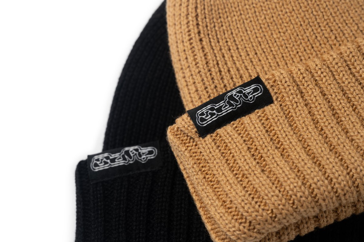 safeplace knitted beanie
available 3/16/24 at 3:00pm est

-$32
-50/50 wool and polyester blend
-4oz
-woven tag
-black and khaki colors
-made to order

safeplaceny.co