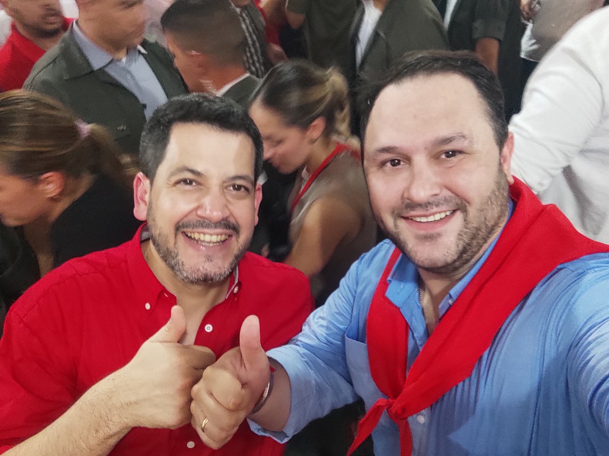 CokiCabrera's tweet photo. Se viene La Convención ! Firme con el gobierno apoyo total a la buena Gestión de Nuestro presidente Santi Peña ! Y firme con nuestro presidente Don Horacio Cartes 💪🇵🇾🚩 @Turicappello @raulatorre @SantiPenap @Horacio_Cartes @AllianaPedro https://t.co/oBDKgXNa4e