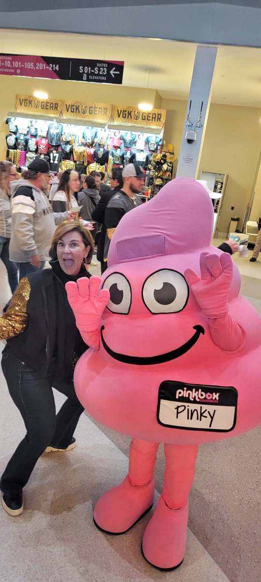 Anthemperio's tweet photo. @GoldenKnights Let's go #vgk #pinkbox https://t.co/bHlNgfhCWH