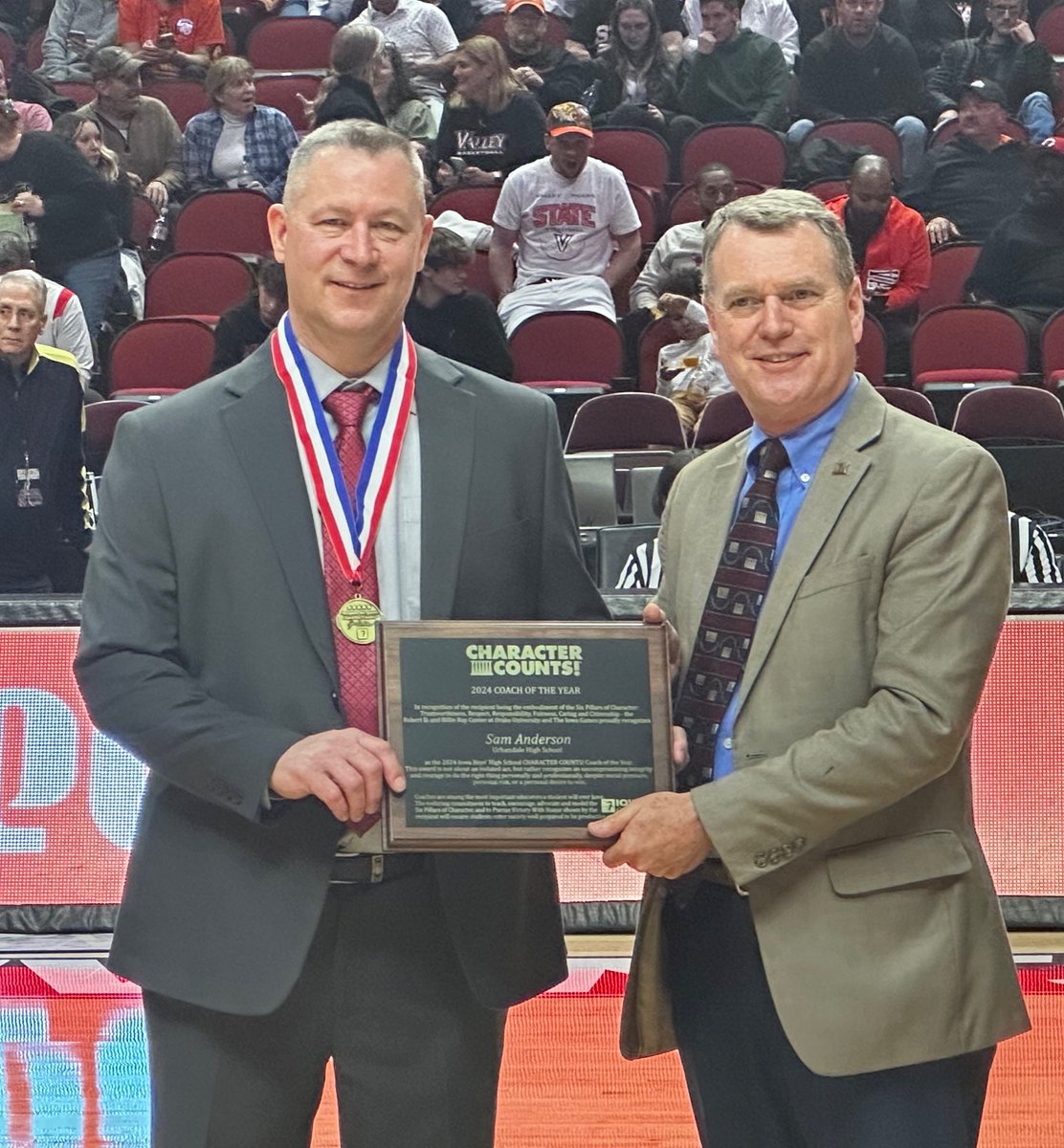 UrbandaleJHawks's tweet photo. Congratulations to the 2024 IHSAA Character Counts Coach of the Year, Sam Anderson!

#JHawkNation is grateful for your 20 years of commitment to our students, families, and community!

@TheRayCenter @IowaGames @CharacterCounts https://t.co/tknRw5WoKk
