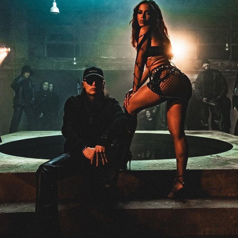 HIT! "BELLAKEO", de Peso Pluma e Anitta, ultrapassou 100 MILHÕES de stremas apenas nos Estados Unidos.