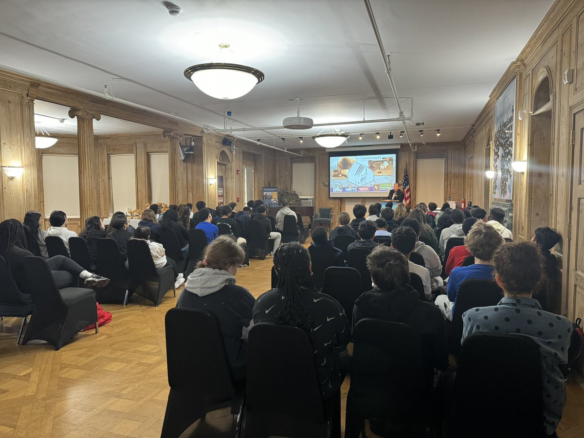 rmms_guidance's tweet photo. 8th grade Social Studies classes had the opportunity to visit the Holocaust museum today and hear from Dr. Bernie Furshpan, the child of Holocaust survivors. ๐ค๐๐ผ #rmms #nbpride https://t.co/1FVieiUfur