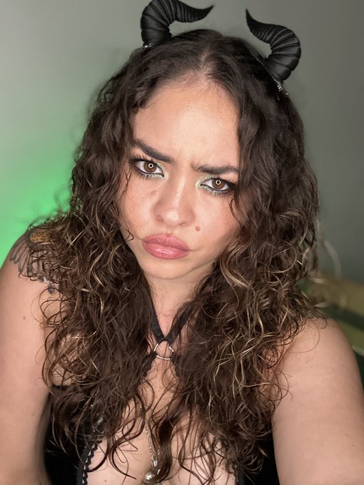 Hairy and mad because I don&rsquo;t have a daddy who really really wants to lick my hairy armpits and hairy