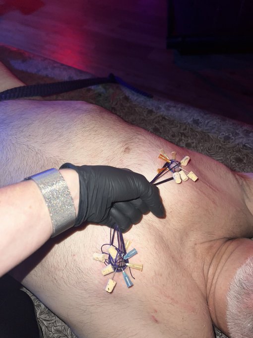 Why have nipples if not for making handles https://t.co/wXYH8lUnUS<a href="/tag/ofmd"class="tags"><span>#ofmd</span></a>