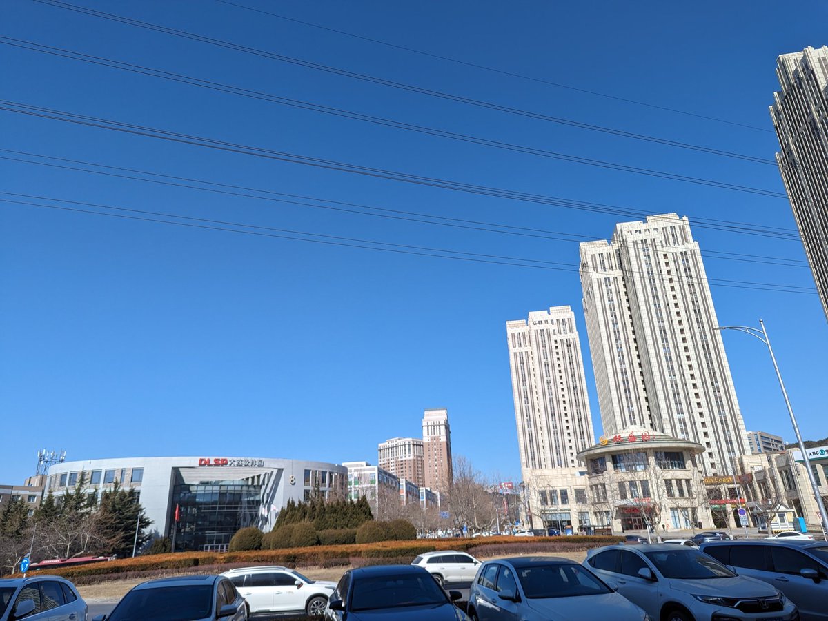sanzhai0411's tweet photo. 我到公司了。最寄りの駅から歩くと良い運動になる♪
#大連 #ソフトウェアパーク #DLSP https://t.co/fzmI66DqMa
