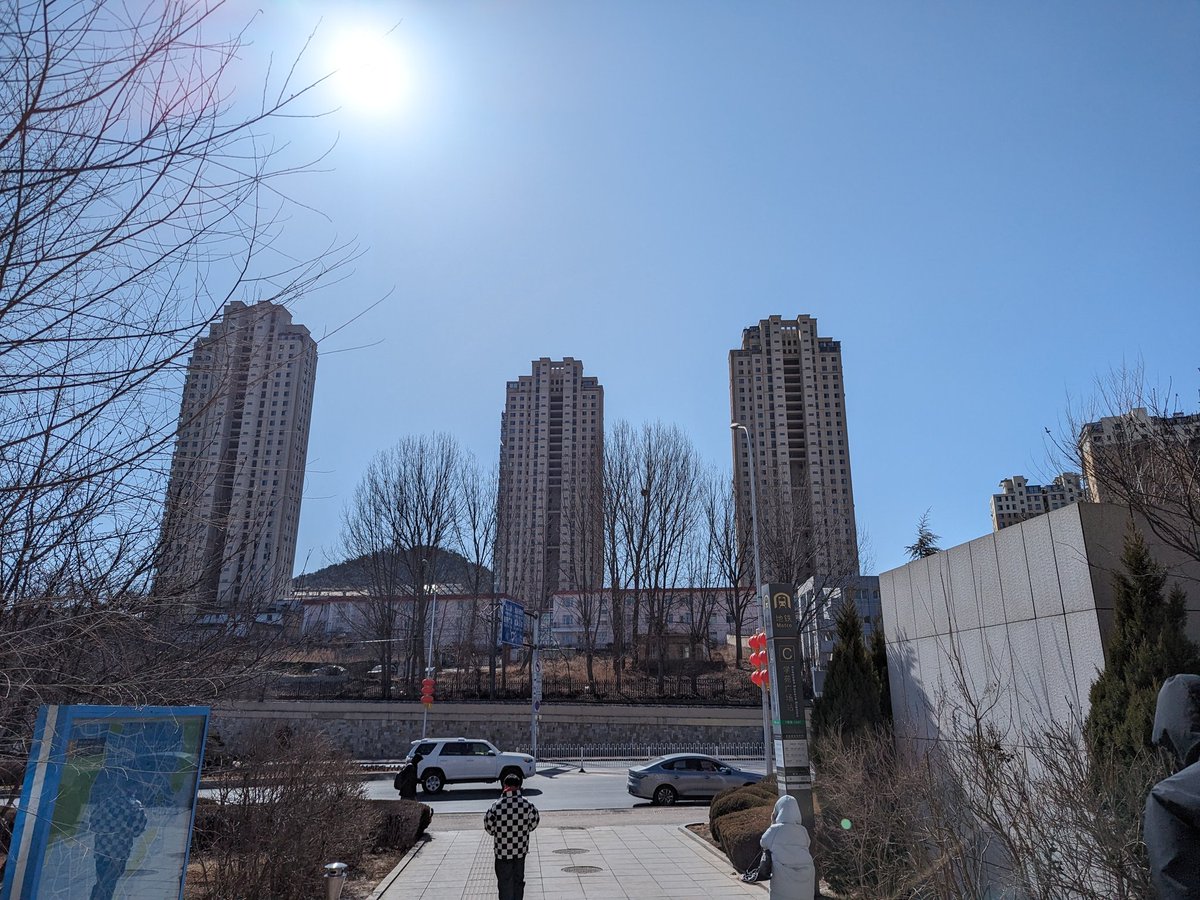sanzhai0411's tweet photo. 我到公司了。最寄りの駅から歩くと良い運動になる♪
#大連 #ソフトウェアパーク #DLSP https://t.co/fzmI66DqMa
