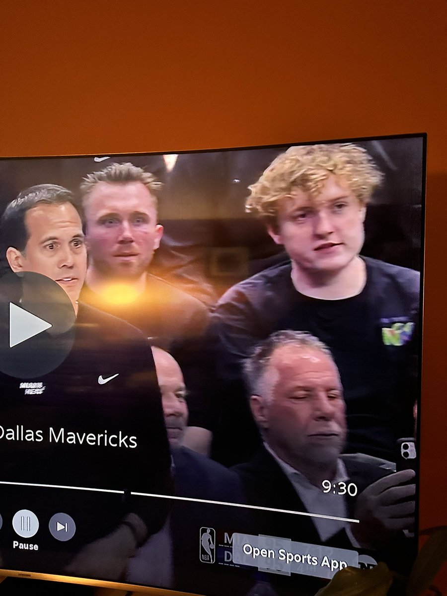 Watching the @dallasmavs game and a wild @TriPPPeY and @deadzZzone appear