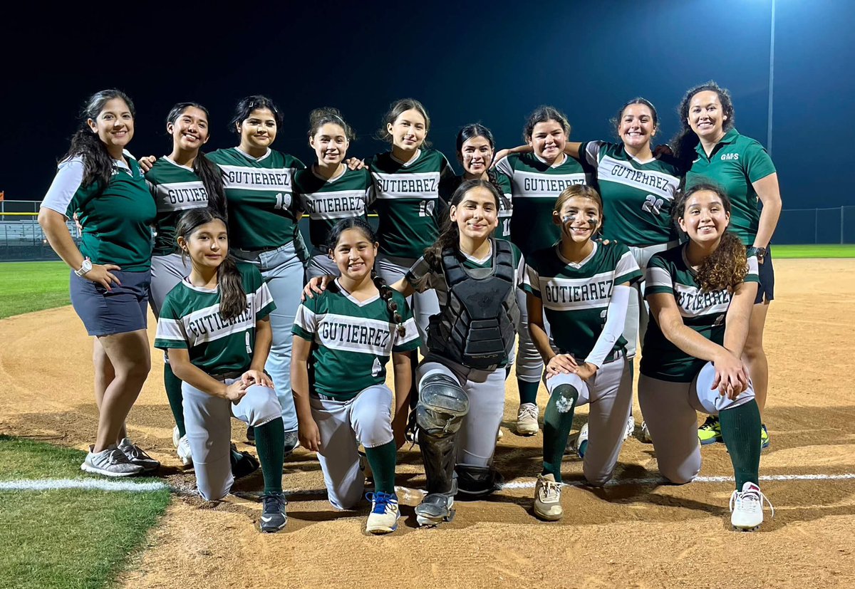 Tonight ended our season! Great swinging girls, proud coach💚

<a href="/ClaudiaGMS33/">Claudia De La Garza</a> <a href="/GMSAS_Jaguars/">Gutierrez Middle School</a>