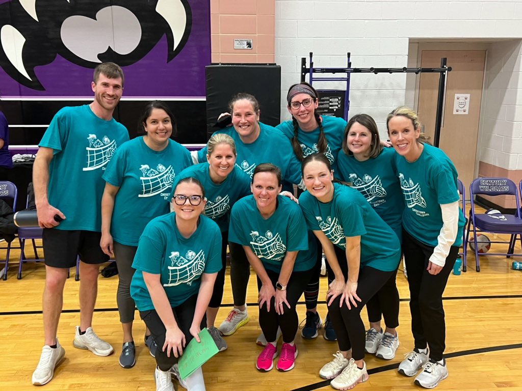 The Crosstown Classic was a HUGE success! Congrats to 1st place winners @MeadowRidgeRoar!!🥇💚 So lucky to be a part of these amazing school communities 🏐🎉 @OSD135 @OrlandCenter 🐬