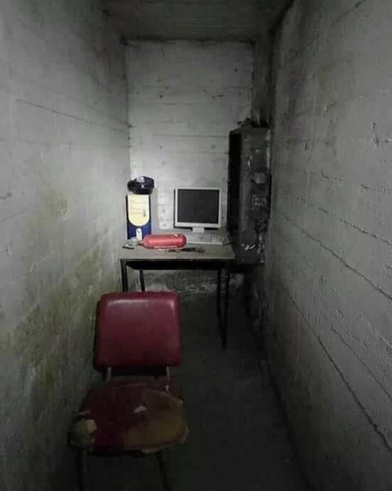 oversettext's tweet image. this is where i graphic design from