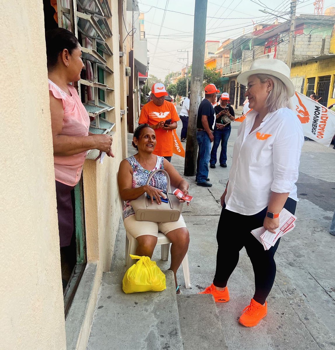 #ArráncateVillahermosa hoy recorrimos #GaviotasNorte acompañada de mi amigo y Dirigente Nacional #DanteDelgado y #GerardoGaudiano candidato a senador por #Tabasco. Fue una tarde llena de energía en la que reiteramos nuestro compromiso para legislar con responsabilidad y amor a…