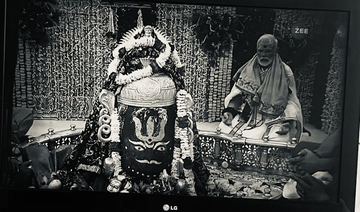 DsukulDr's tweet photo. PM Modi - a proud Sanatani praying Lord Mahadev at Mahkalshwer, Ujjain, India. You can see extreme peace and devotion on the face of PM Modi. Mahakal Shiva represents Guardian of Time. Ujjain has provided the system of calculation of time to world &amp; birthplace of Vedic astrology. https://t.co/A7Ua0fPaQ3