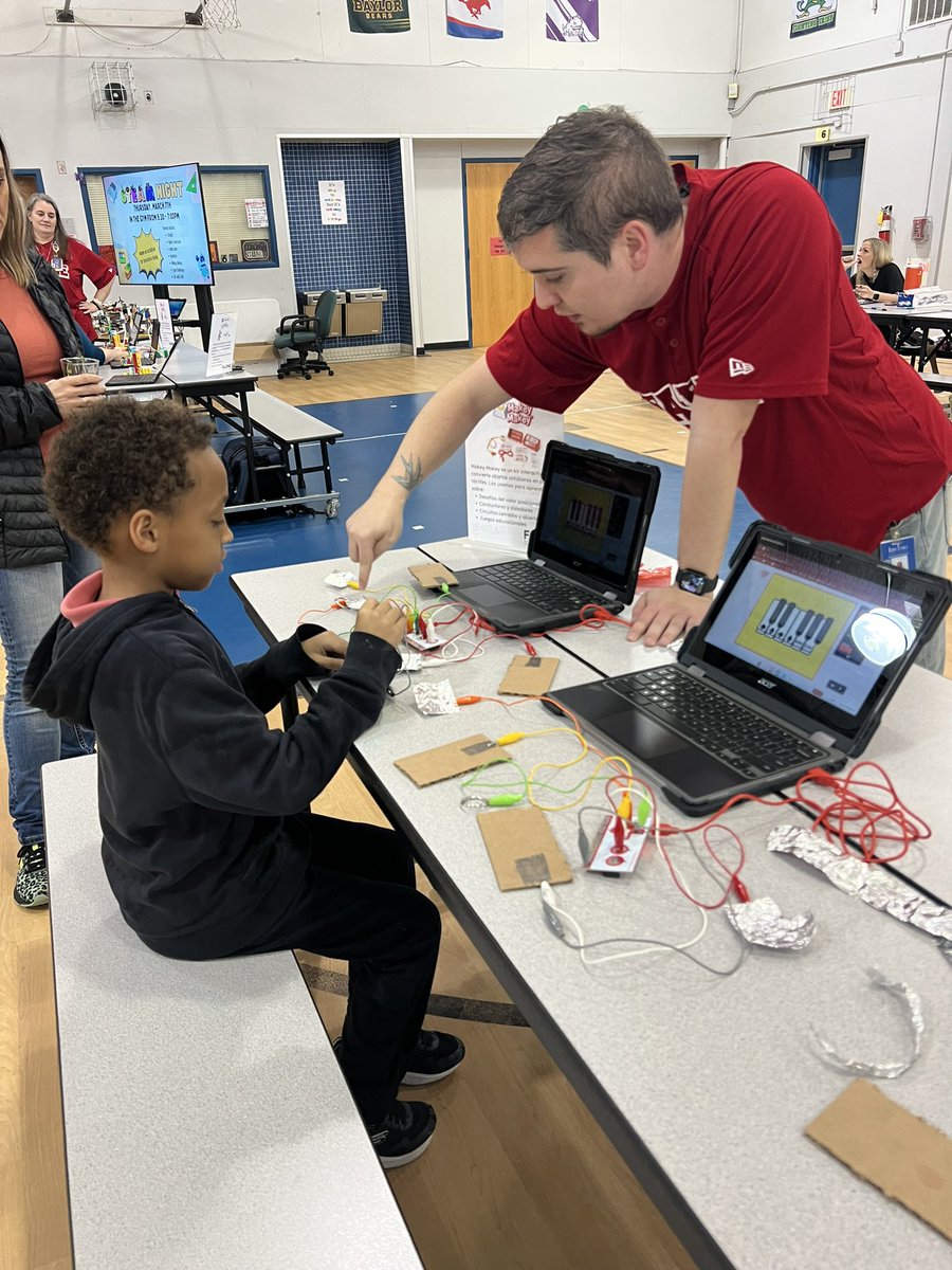 MsCardenasJRG's tweet photo. What a successful STEAM night at @farinefalcons with @Enrichment_IISD!! Our Falcons had the best time learning about circuits! The best part was getting to see @MrsHuber_DLC! Missed you friend! https://t.co/QV7cTOp3UW