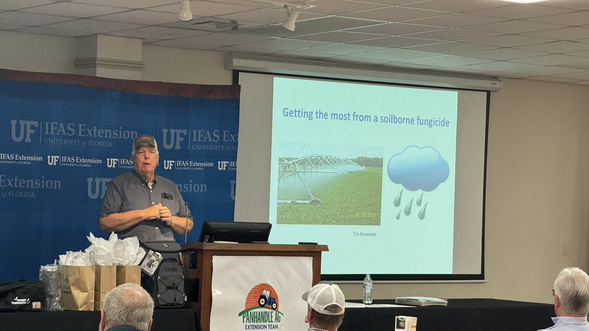 Sidhu_Agronomy's tweet photo. Very well attended row crop Short Course in Jackson County, FL. Huge congrats to our Regional Specialized Agent, Ethan Carter for organizing this event.  Enjoyed presenting with other speakers from UF and UGA. https://t.co/SMLNhdaYrA