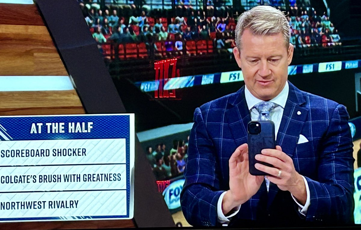 🏀Caught in the act. 
Go ‘Gate <a href="/ColgateMBB/">Colgate Men's Basketball</a>