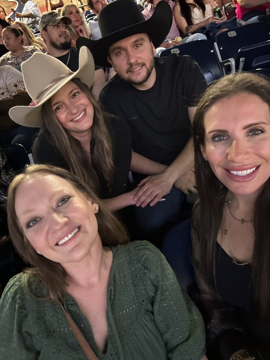 juliagulia22's tweet photo. #houstonrodeo https://t.co/y0C56eZbv0