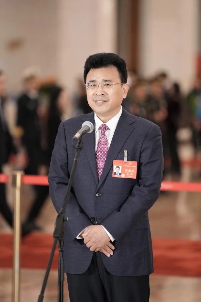 Koppy678's tweet photo. 两会消息👍👍
全国人大代表、南开大学副校长、中国科学院院士陈军介绍，未来一到两年，要进一步突破固态电池的研发，充一次电，电动汽车就可以跑1000公里以上。同时，在快速充电、低温性能和安全性能方面也都会有大幅提升，这也是在全球具有引领性的技术变革。 https://t.co/jnUbf0mlRB