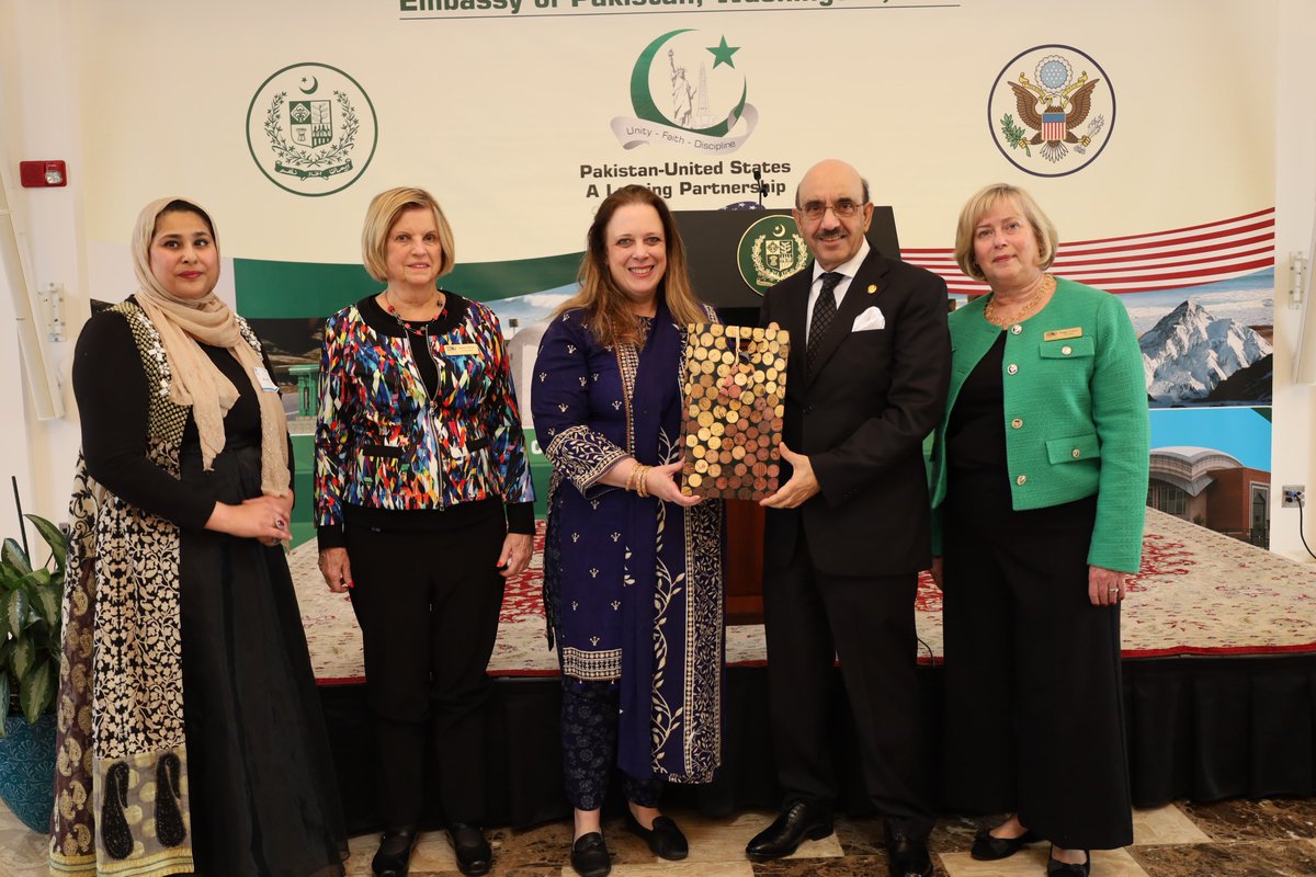 PakinUSA's tweet photo. The Embassy of Pakistan was bursting with vibrant colors of Pakistan 🇵🇰 and the beautiful diversity of people from across the globe as we presented a glimpse of our country’s unique culture,  heritage and stunning landscape with distinguished guests from @THIS4Diplomats. 1/2 https://t.co/WjPyiVFpl1