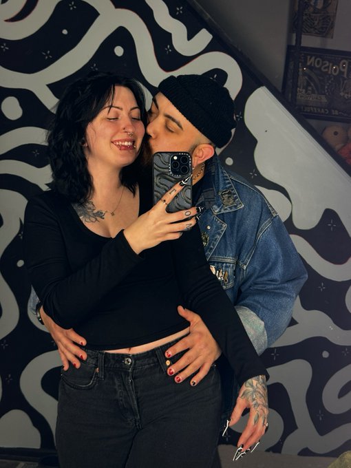 Mom &amp; dad are back from the dead (Covid) 💀 https://t.co/WJRDq7YZD6