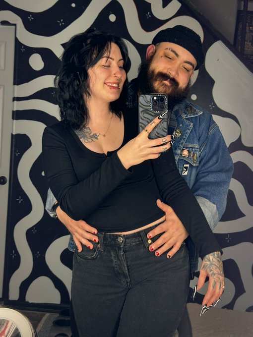 Mom &amp; dad are back from the dead (Covid) 💀 https://t.co/WJRDq7YZD6