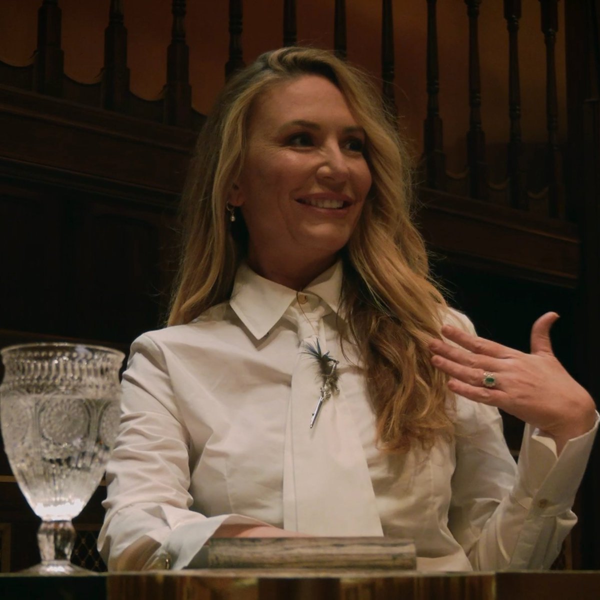 gibsonoma's tweet photo. Sandra: "Her whole outfit is screaming 'Traitor!'" 
Kate: "Oh, thanks!"

NFASJKFNKJSA #TheTraitorsUS https://t.co/17037tMCAf