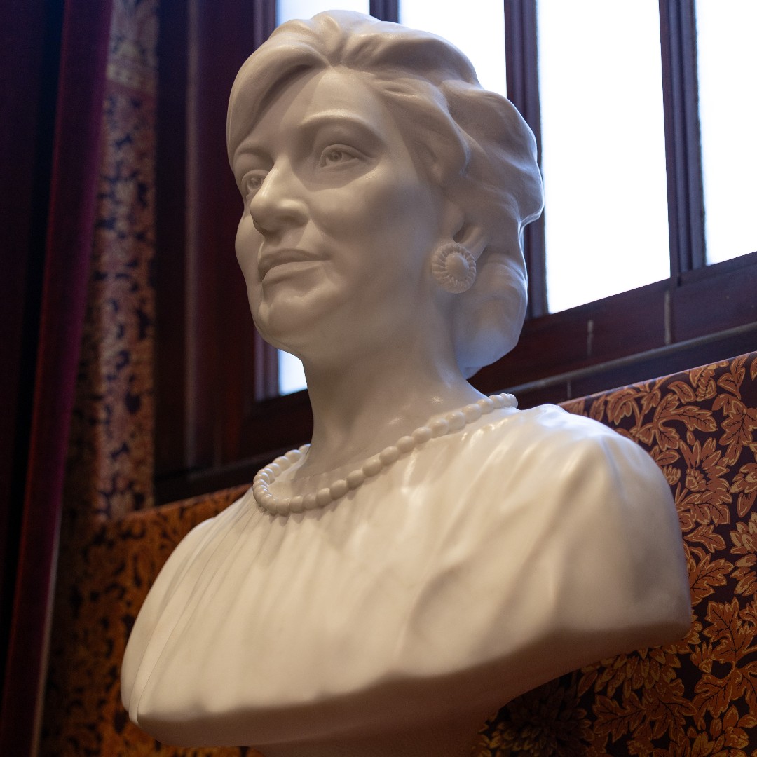 Meet the late Honourable Virginia Chadwick AO. Her marble likeness was added to the Legislative Council chamber in May 2022, making it the first marble bust to be commissioned for the Parliament in more than a century. #IWD2024 Learn more: youtube.com/watch?v=0YX_cZ…