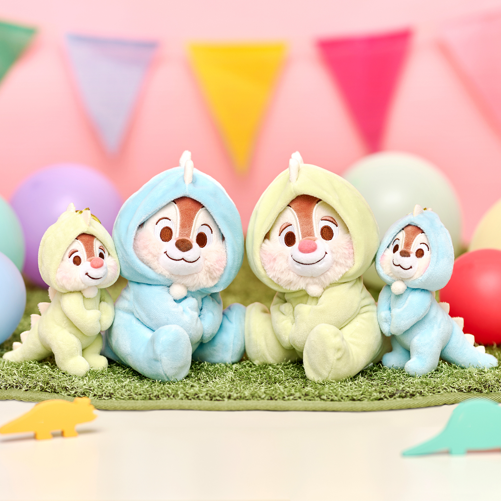 ディズニーストア 恐竜 チップ デール  ぬいぐるみ 4月2日はチップとデールのお誕生日！“恐竜ごっこ”を仲良く楽しん
