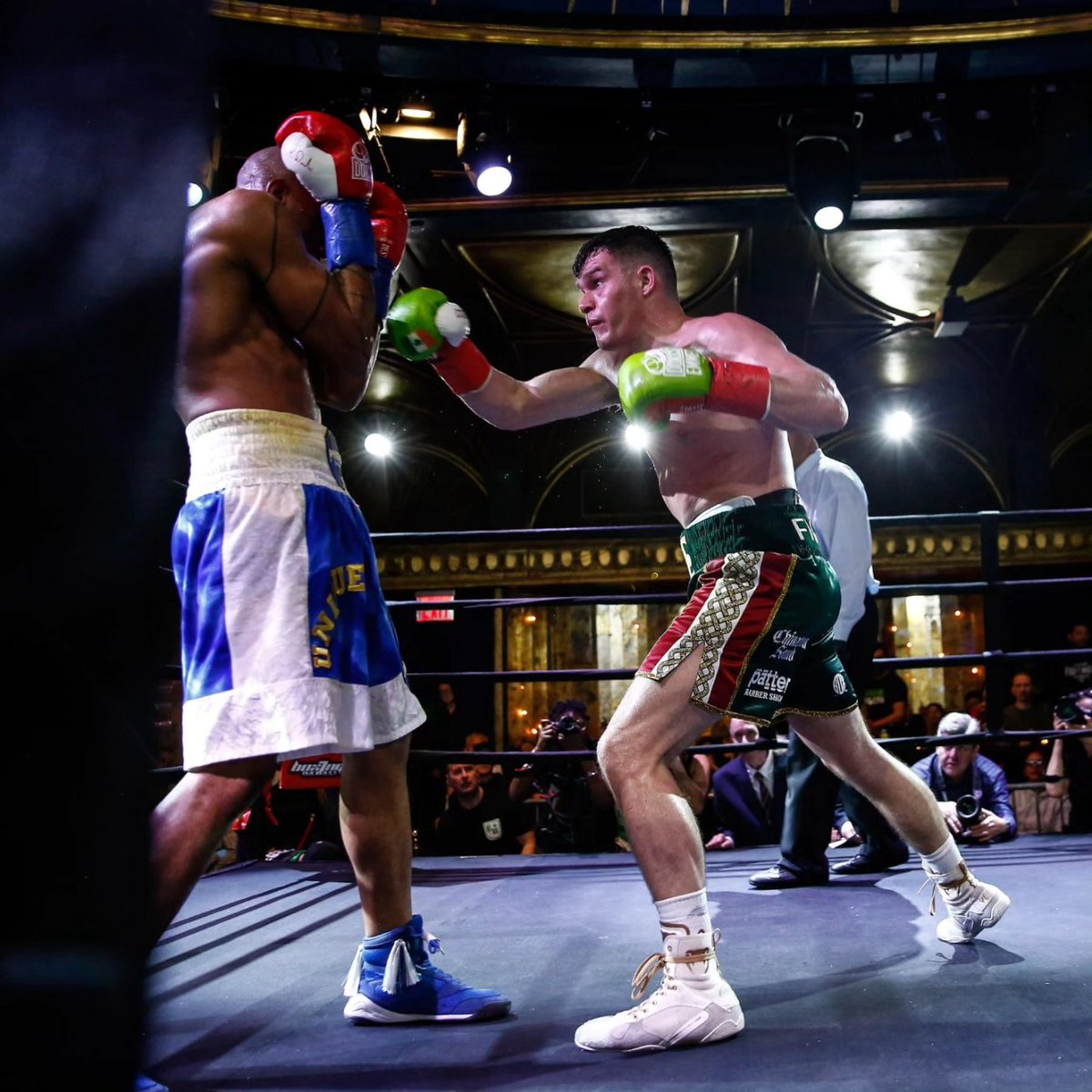 BoxingInsider's tweet photo. ‼️🇮🇪 Olympian @emmetbrennan first victory in the USA with many Irish fans supporting him here in NYC! 🥊🗽 Brennan defeats DeVaun Lee by Majority Decision. 

➡️ @BoxingInsider Fight Night is LIVE!! Watch it FREE on https://t.co/JjRkVTPsEI!

📸 by @Trappfotos_

#BrennanLee #Boxinginsider #Boxing #NewYork