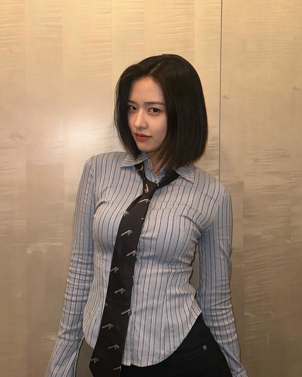 ivepics_'s tweet photo. yujin instagram update https://t.co/c5CwPZVF8x