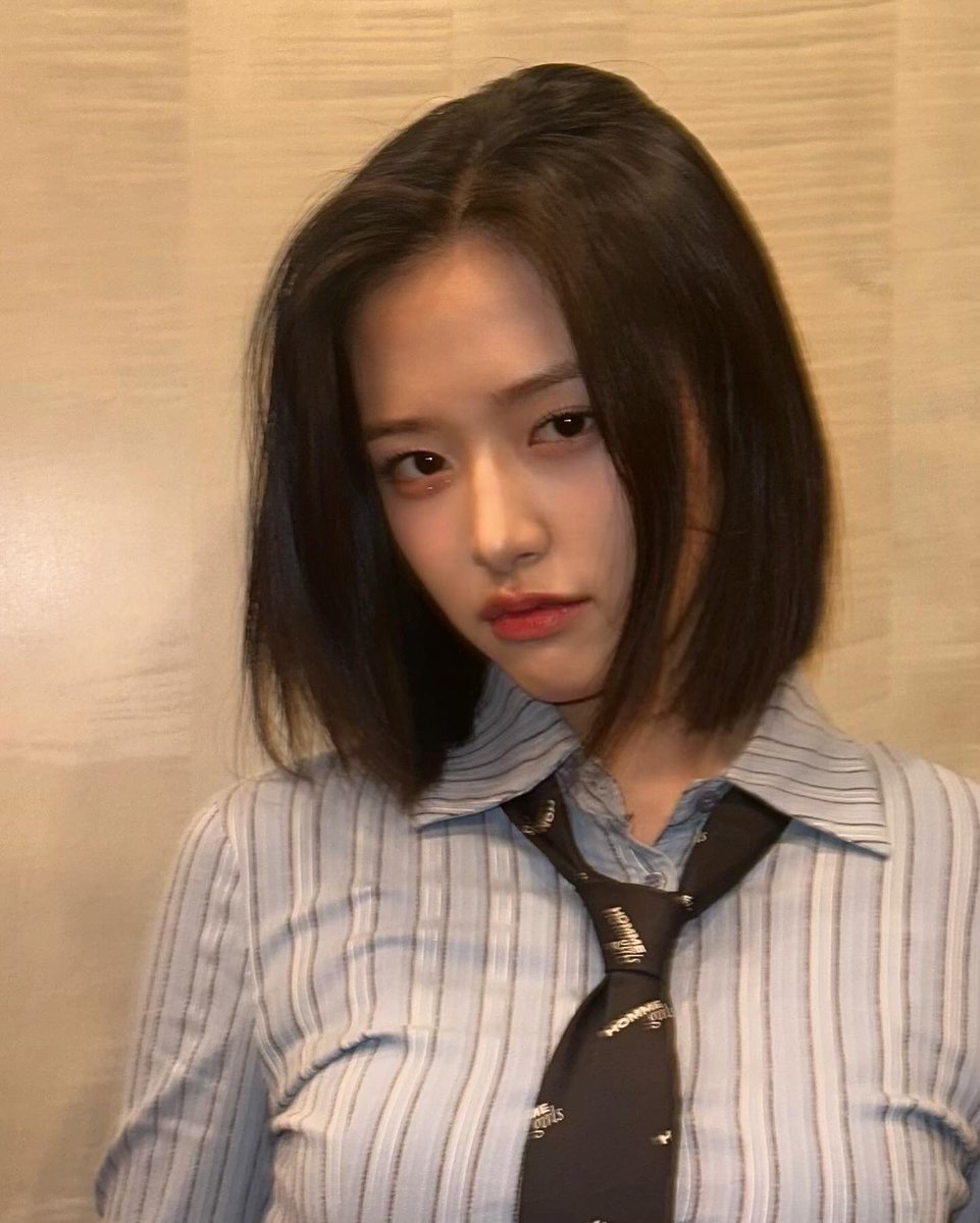 ivepics_'s tweet photo. yujin instagram update https://t.co/c5CwPZVF8x