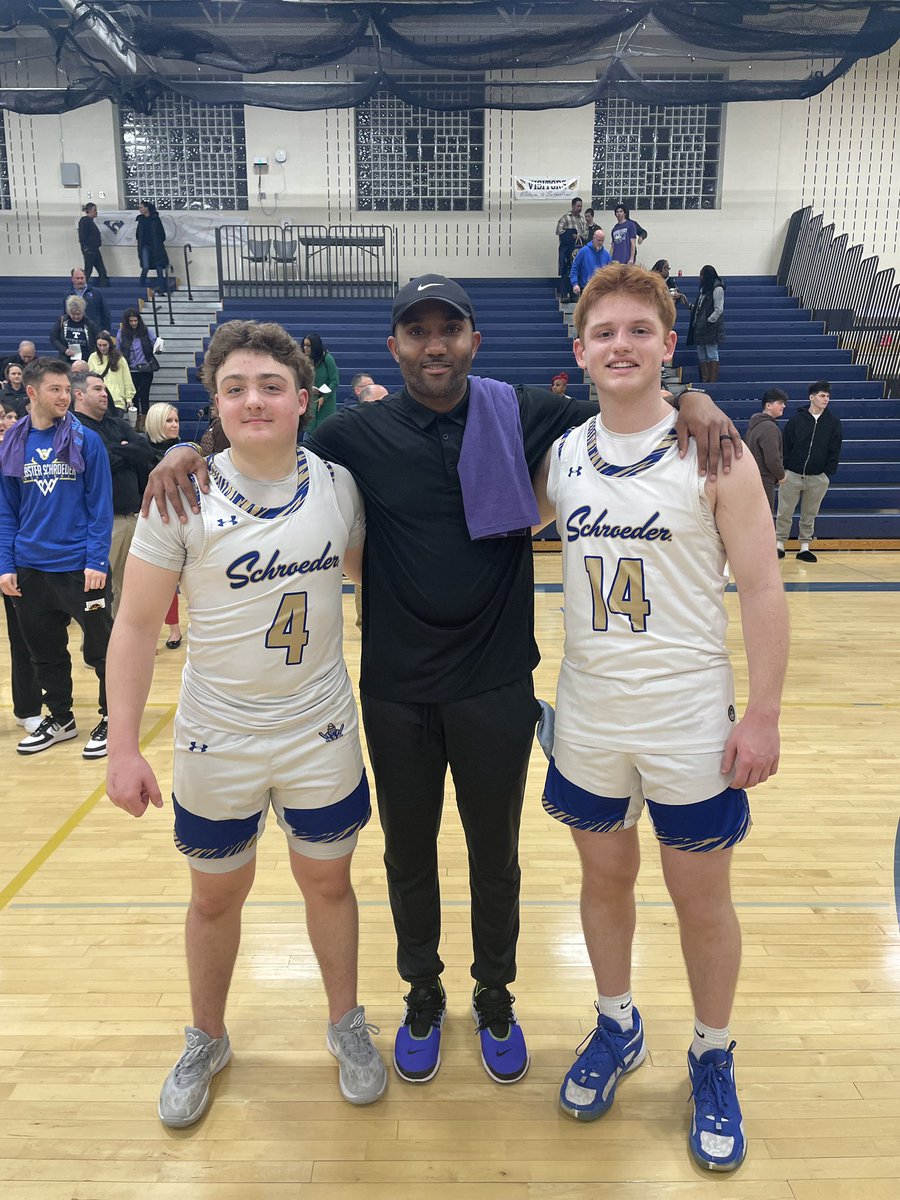 Congrats to seniors Anthony and Jake for ending their HS careers tonight as all-stars! End of an era here. #InsleyOut #DeRosaOut #4 , #14 ✌️#Legends