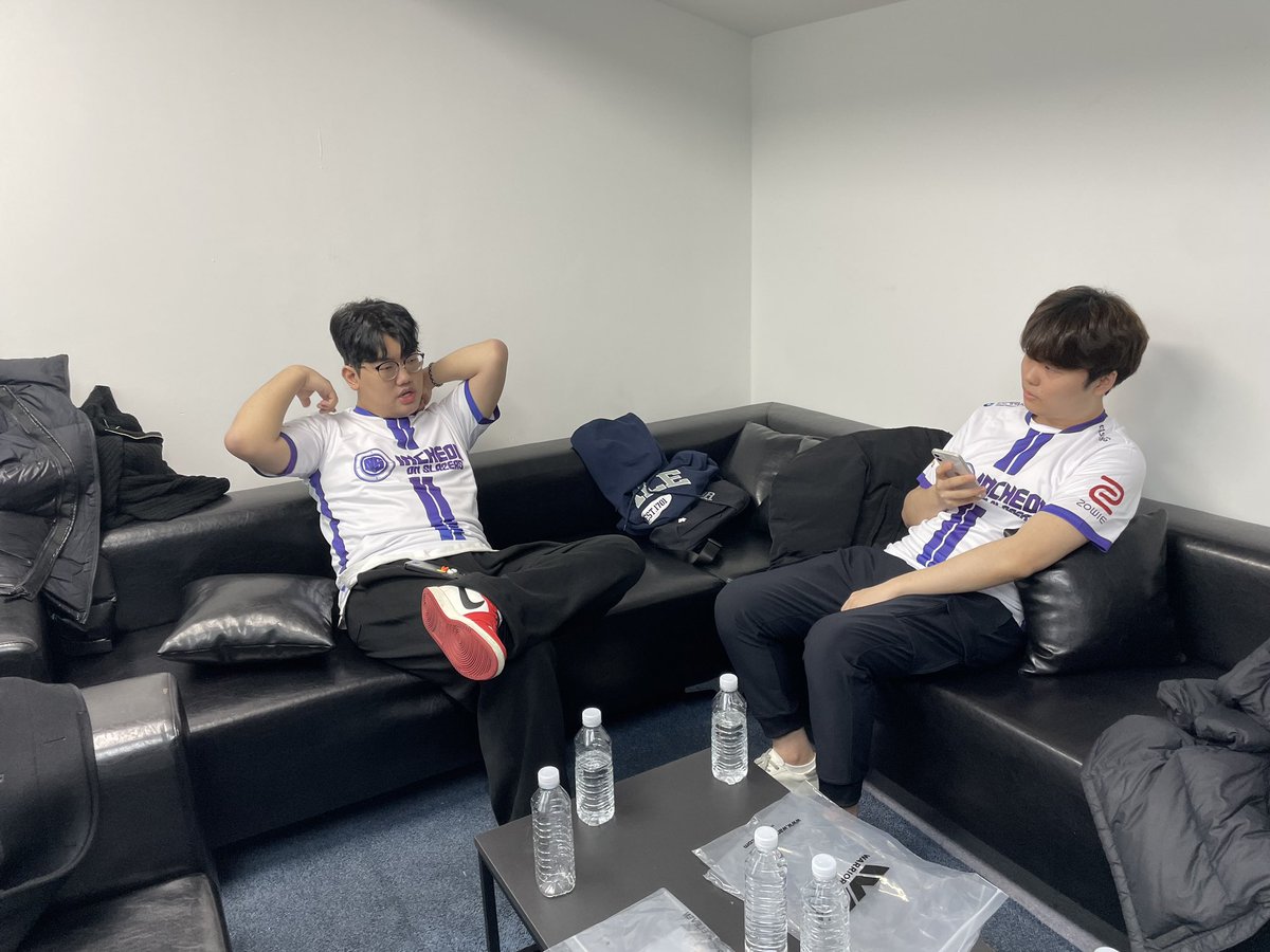 emptyVlrt's tweet photo. #MATCHDAY 🎮 vs @SLT_eSports
Today 2pm (KST), I am going to play against SLT
I might take ticket of Play-off
#발로란트 #VALORANT #ONSWIN #VALORANTchallengerskorea https://t.co/sGJh3iOAPQ