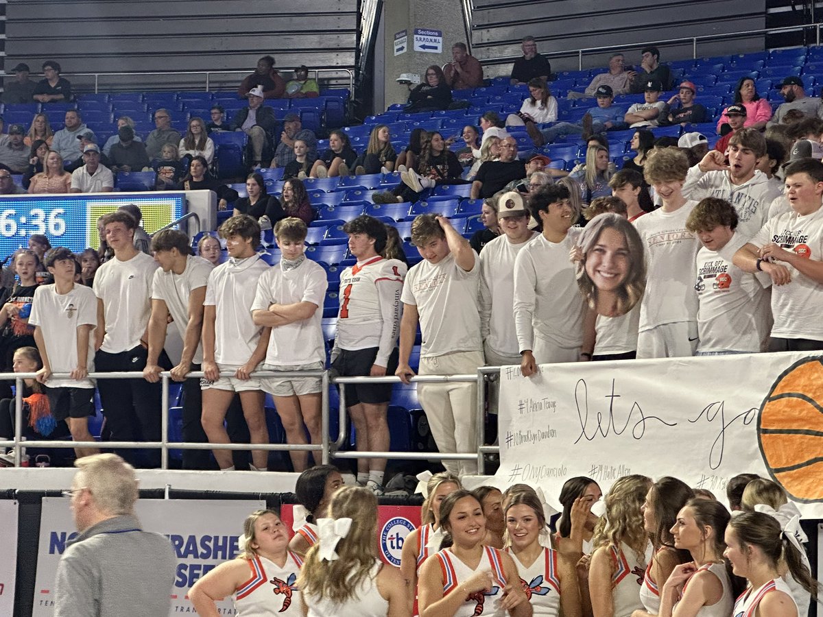 GCSportsWriter's tweet photo. Hearing that close to 200 students at @sgchornethoops have checked in for this 3A state quarterfinal. Definitely bringing the energy. https://t.co/sTudfNKoIZ