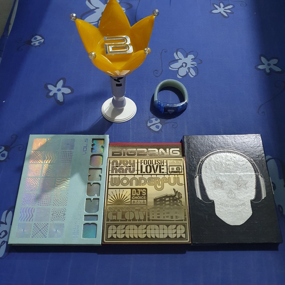Sexyseabassph's tweet photo. wts lfb | bigbang unsealed album set | ph

random bigbang merch
- 250php + pf + sf
- 180php if payo
- random inclus
- ls not working
- x sensi &amp; imp buyer
- strictly selling as a set

rfs: decluttering
mop: gcash
mod: meet up/sdd, direct j&amp;t only
dop: payo/3d

#bassysellsph https://t.co/6dlD1WsMPO