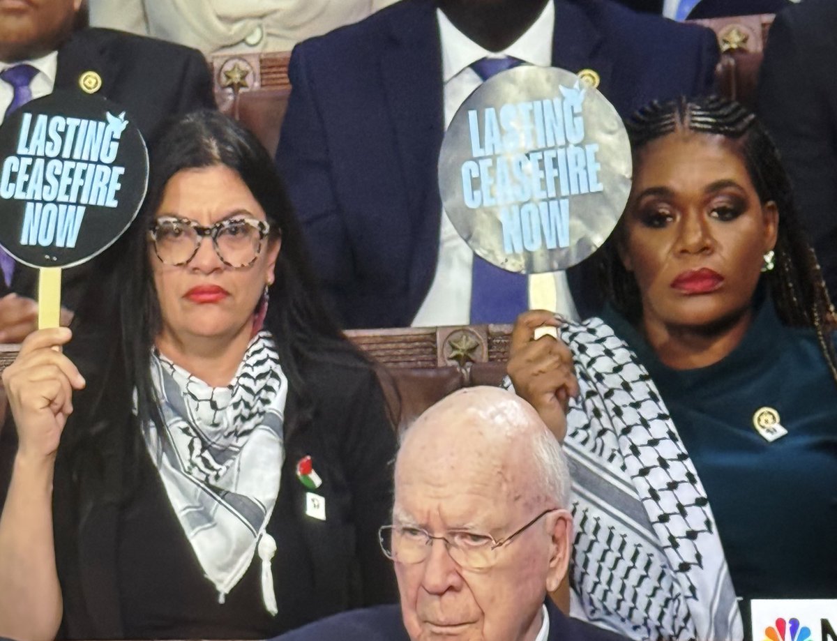 .@RepRashida and @CoriBush hold #ceasefire now signs as @POTUS delivers remarks about the humanitarian crisis in #Gaza