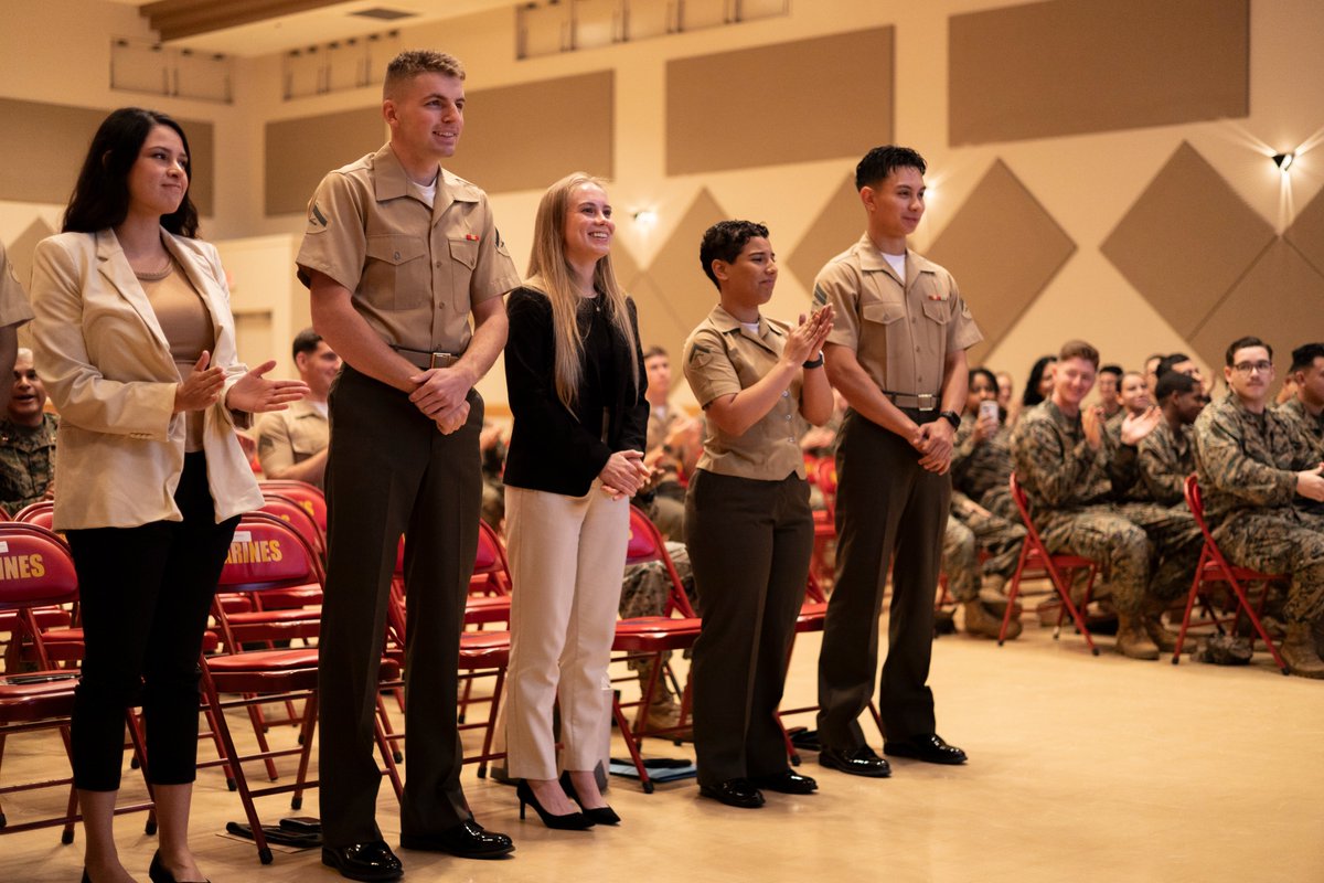 OkinawaMarines's tweet image. Unity in diversity! 🌍
A proud moment as eight service members &amp;amp; SOFA personnel from six nations become U.S. citizens. The Oath of Allegiance echoes across borders, marking their commitment. 🎉 🌟
(@USMC 📸by Cpl. Alex Fairchild)
#CitizenshipCeremony #MCIPAC #UnityInDiversity