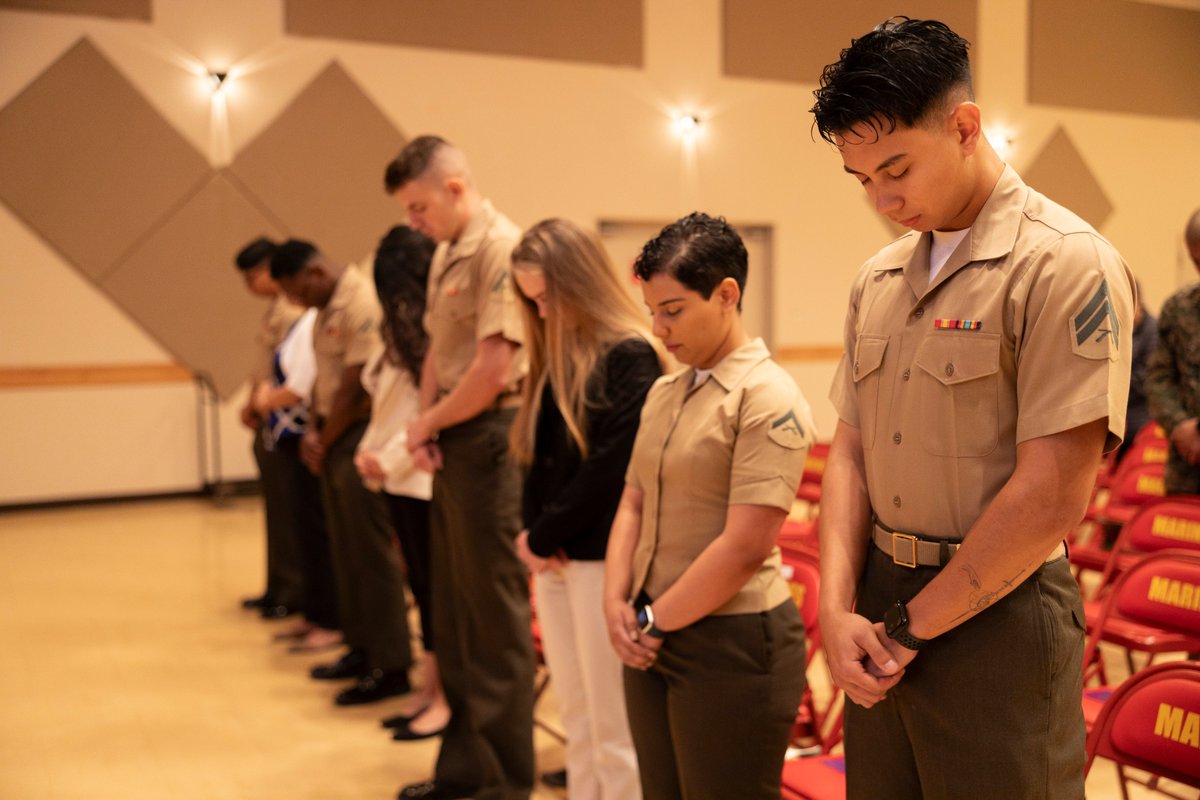 OkinawaMarines's tweet image. Unity in diversity! 🌍
A proud moment as eight service members &amp;amp; SOFA personnel from six nations become U.S. citizens. The Oath of Allegiance echoes across borders, marking their commitment. 🎉 🌟
(@USMC 📸by Cpl. Alex Fairchild)
#CitizenshipCeremony #MCIPAC #UnityInDiversity