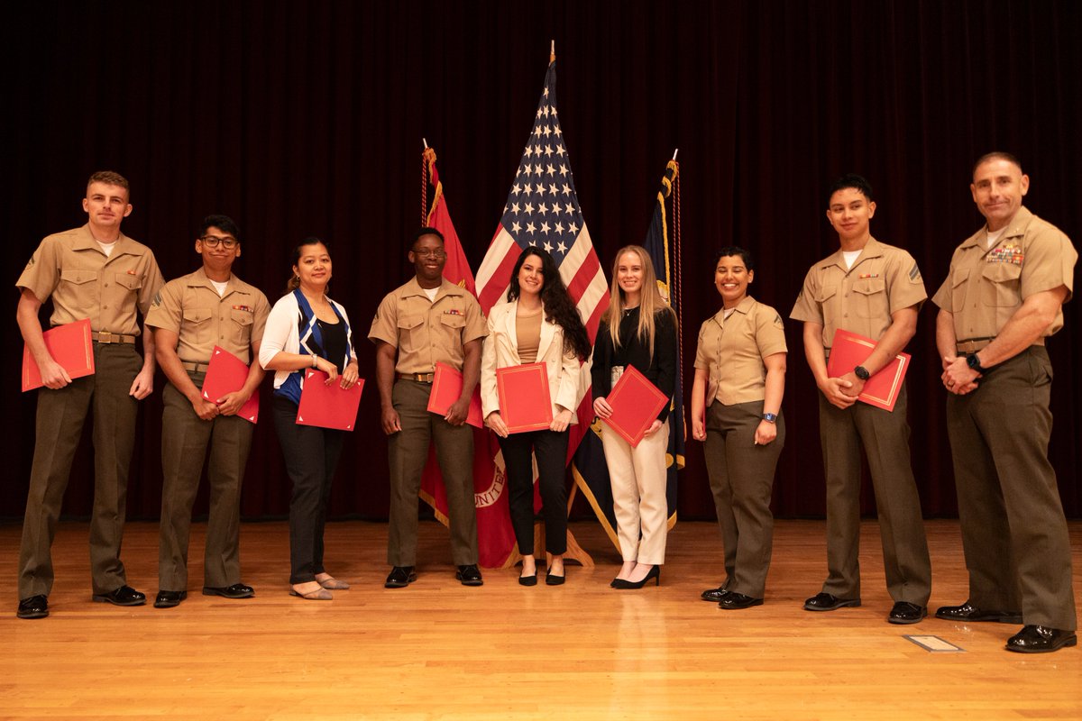 OkinawaMarines's tweet image. Unity in diversity! 🌍
A proud moment as eight service members &amp;amp; SOFA personnel from six nations become U.S. citizens. The Oath of Allegiance echoes across borders, marking their commitment. 🎉 🌟
(@USMC 📸by Cpl. Alex Fairchild)
#CitizenshipCeremony #MCIPAC #UnityInDiversity