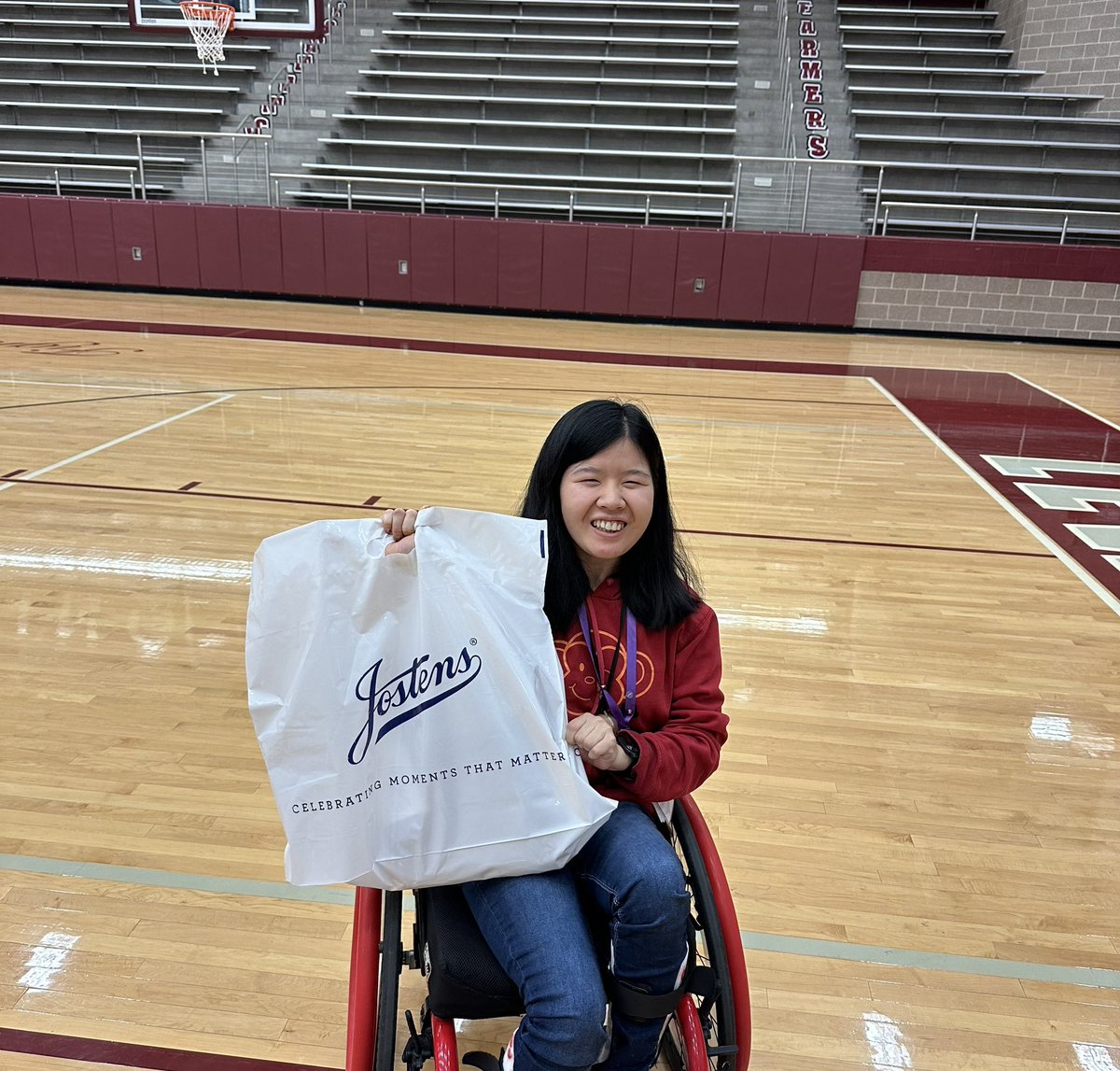 It got real for #TheLongMaroonLine this week as they got grad ready!  #congratulations #classof2024 #itwontbelongnow #HighSchoolEssentials 

#FarmerPride #Family #StayAwesome 🎉❤️💍🎓💍❤️🎉

instagram.com/reel/C4PNSCKt5…