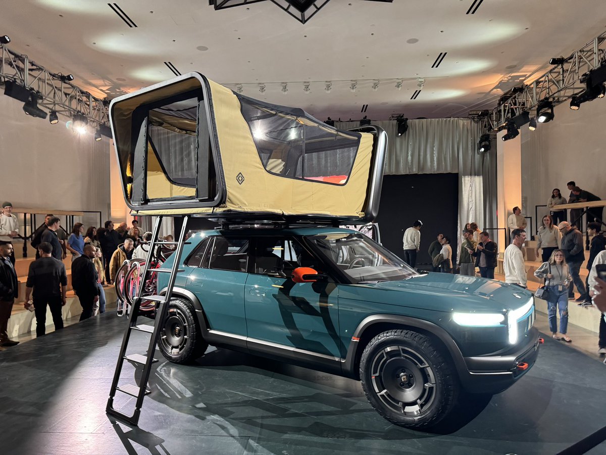 BLKMDL3's tweet photo. 🔥🔥🔥🔥 @Rivian https://t.co/wSxcNi5QnQ