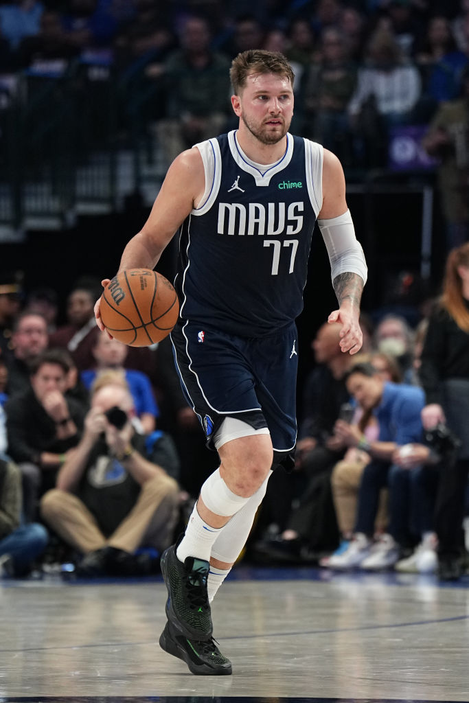 DallasmavsES's tweet photo. Los últimos 5 partidos de Luka Doncic: 

35 Puntos - 11 Rebotes - 11 Asistencias
39 Puntos - 10 Rebotes, 11 Asistencias
38 Puntos - 11 Rebotes - 10 Asistencias
37 Puntos - 12 Rebotes - 11 Asistencias
30 Puntos - 12 Rebotes - 16 Asistencias

#MFFL https://t.co/mvsgeGJa7c