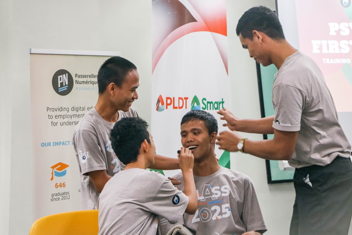 SmartNewsroom's tweet image. Over 50 scholars and faculty members of Passerelles Numériques Philippines in Cebu learned techniques on providing initial support to peers experiencing distress during a psychological first aid training organized by @PLDT and @LiveSmart. bit.ly/4c0D8d0 #BetterToday