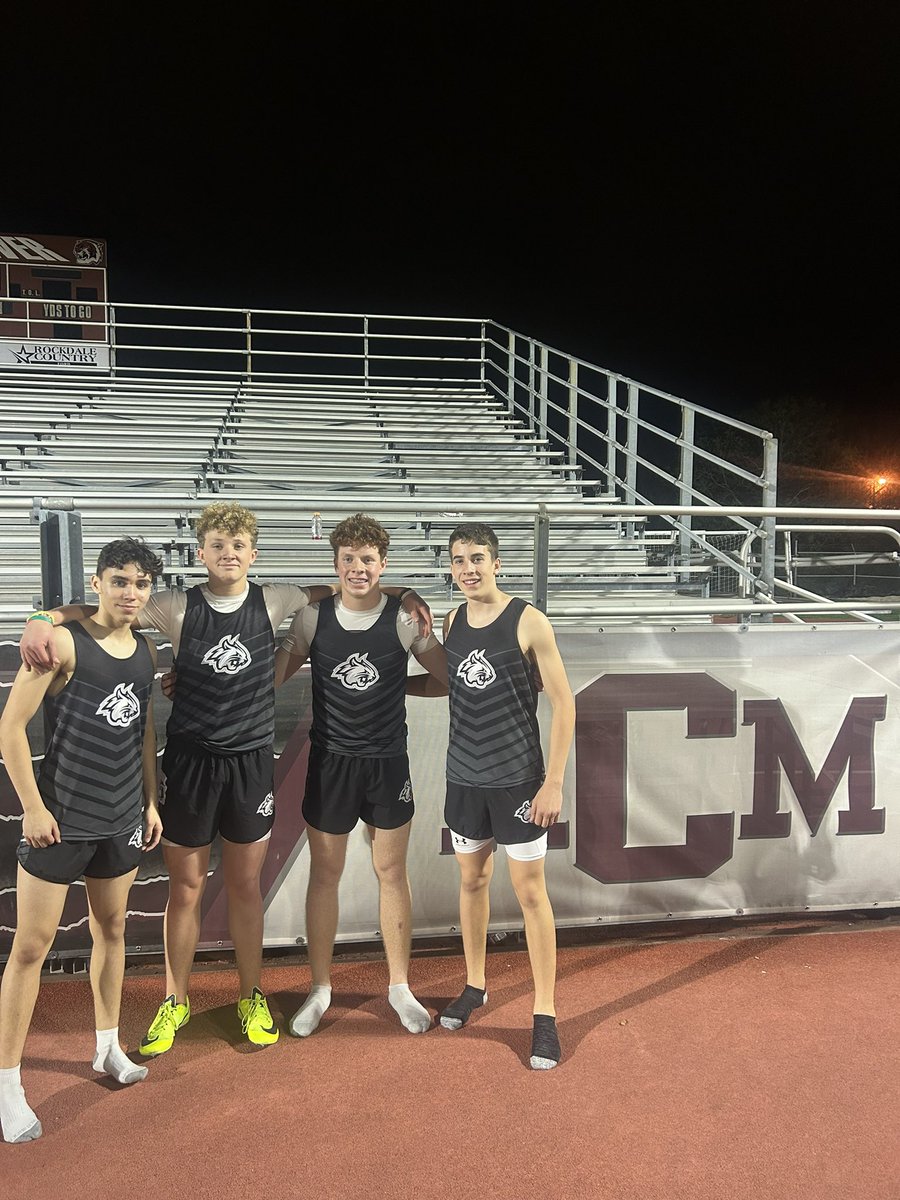 Future is bright! 8th grade 4x400 knows how to finish. ⏱️: 3:57 🥇: The Standard