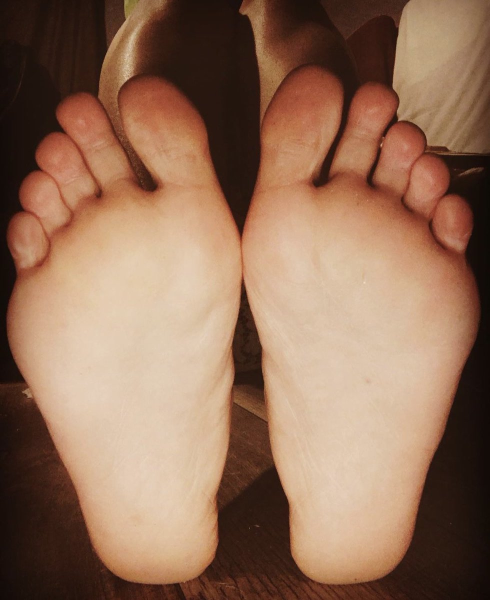 parkingconeco's tweet photo. You are beneath me 😏 #feet #sole #toes https://t.co/QljvoiBzpq