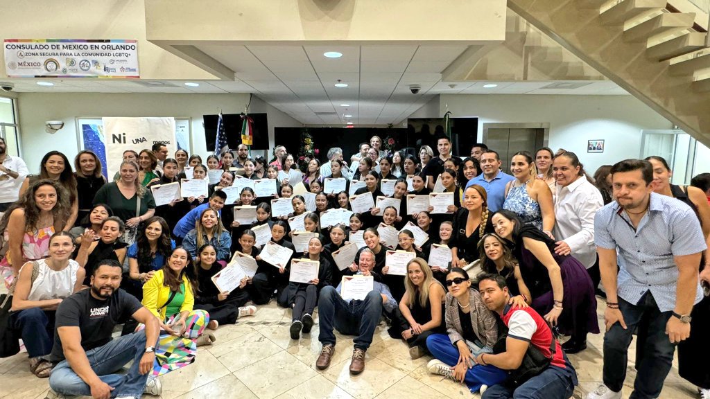 Juansabinesg's tweet photo. Celebramos en el  Consulado de 🇲🇽 en Orlando ceremonia de abanderamiento al equipo de niñas mexicanas que participan en la Competencia JUMP Dance Convention  Orlando 2024.

Las talentosas mexicanas vienen acompañadas de mamás, papás y de la Mtra. Ericka Ordoñez.¡Que tengan éxito! https://t.co/fy6jlpe4o6