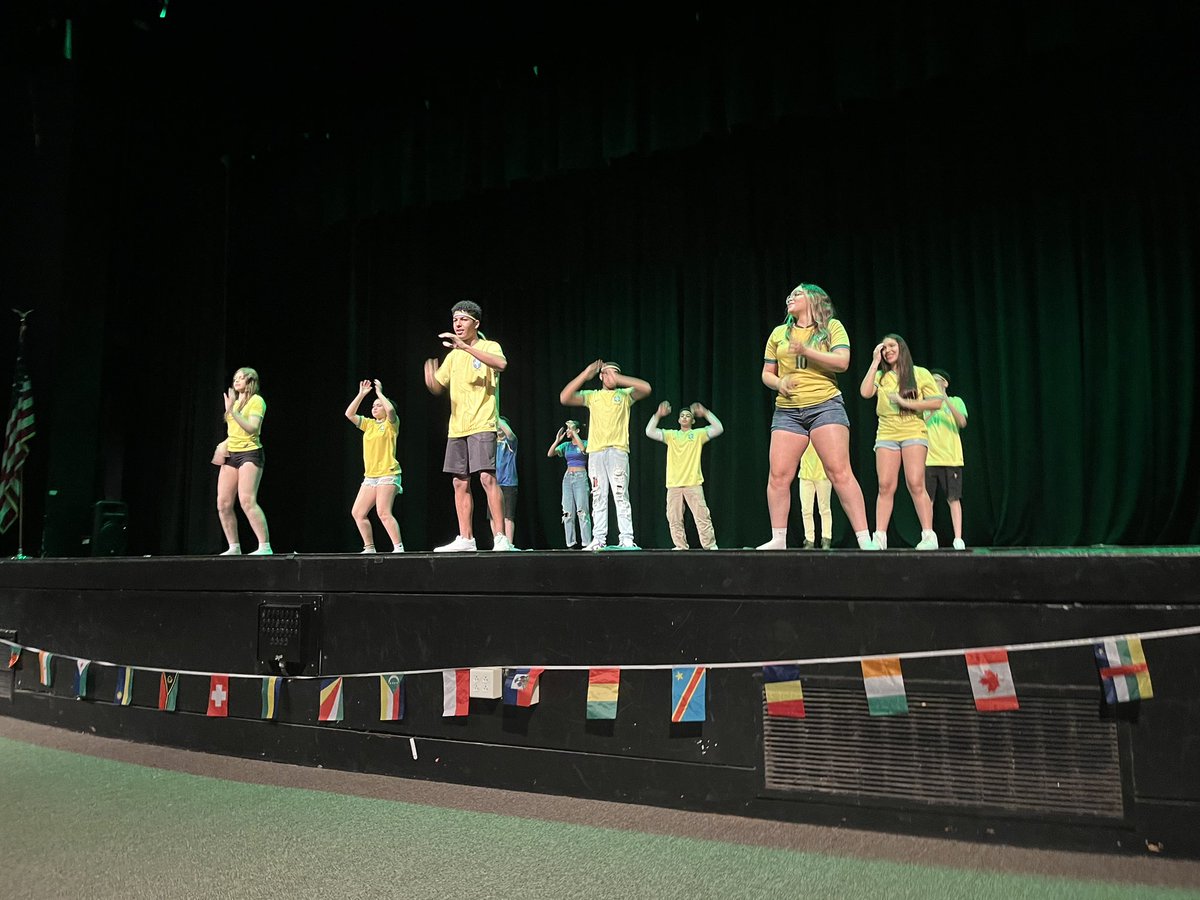 senoritapacheco's tweet image. A few more moments from today’s cultural showcase! And a huge thank you to Señora George for all the behind the scenes work she did to make this event so impactful for all! #learninglanguagespromotesfriendship #globalcitizens #TigerPride @tauntonhstigers @Taunton_Schools