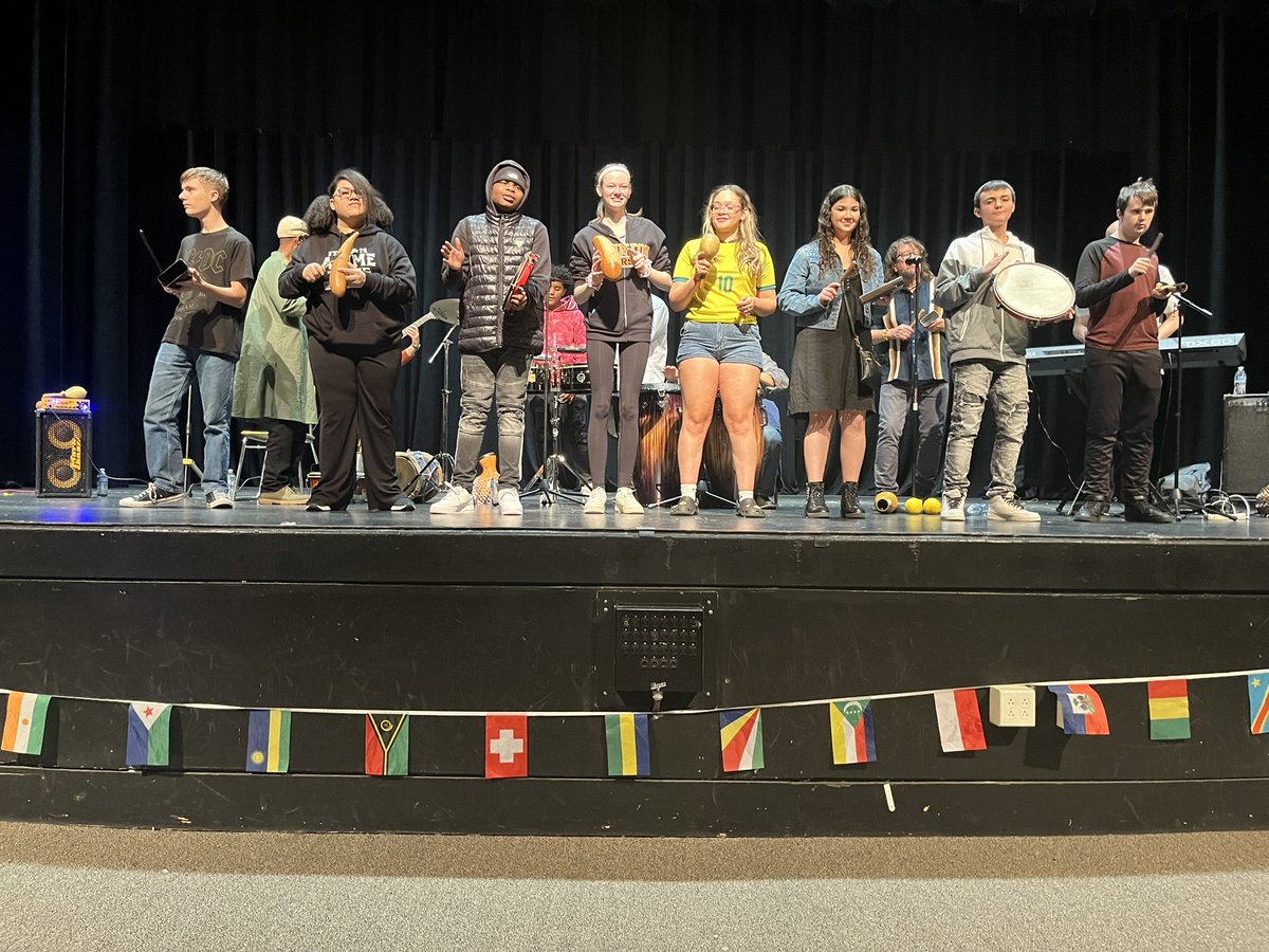 senoritapacheco's tweet image. A few more moments from today’s cultural showcase! And a huge thank you to Señora George for all the behind the scenes work she did to make this event so impactful for all! #learninglanguagespromotesfriendship #globalcitizens #TigerPride @tauntonhstigers @Taunton_Schools