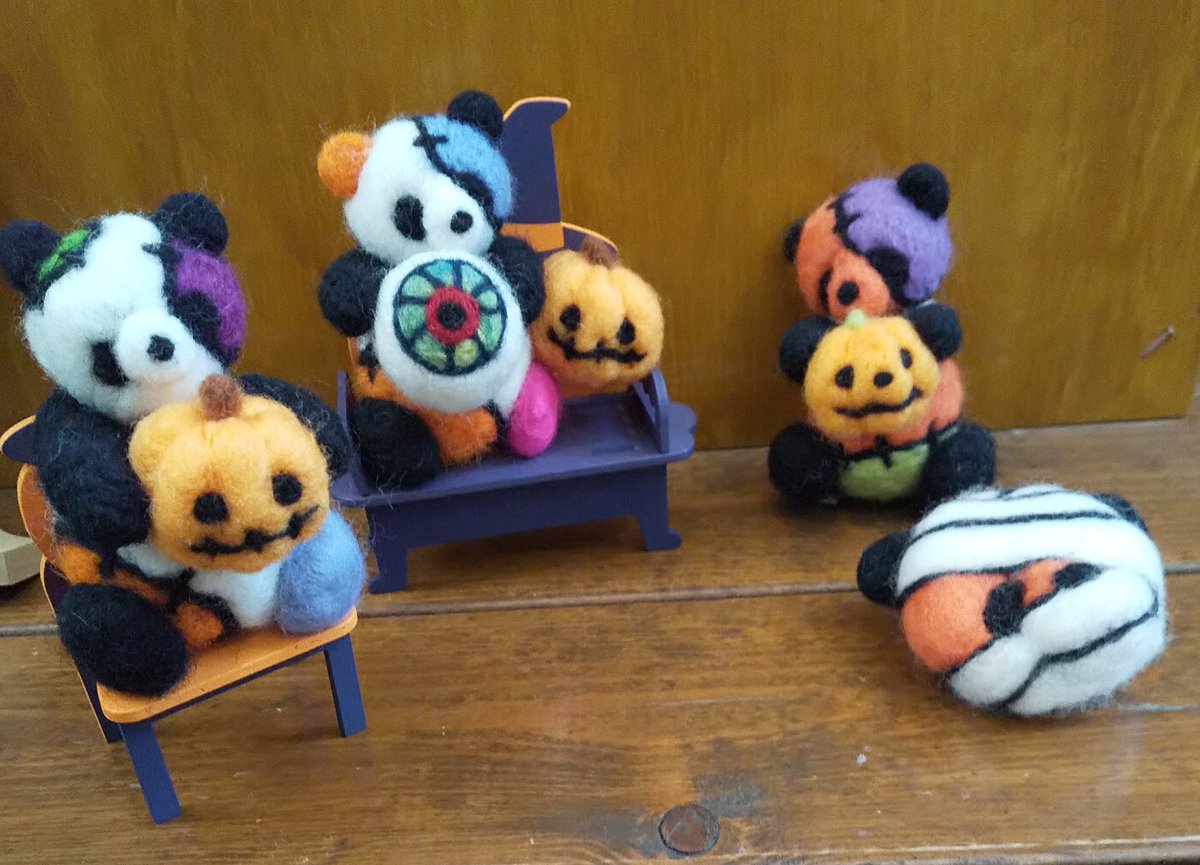 kansaitushin's tweet image. 普段、なかなかご覧頂く機会少ない
ハロウィン🎃なパンダ作品も
#つるぴかパンダたふわもこパンダ展 は日曜日3月10日㈰迄です

#moimoi #羊毛フェルト 
#パンダ #パンダ好き 
#かわいい  #kawaii